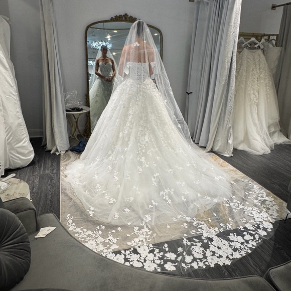 One of a Kind Zuhair Murad Wedding Dress - Picture 2 of 8